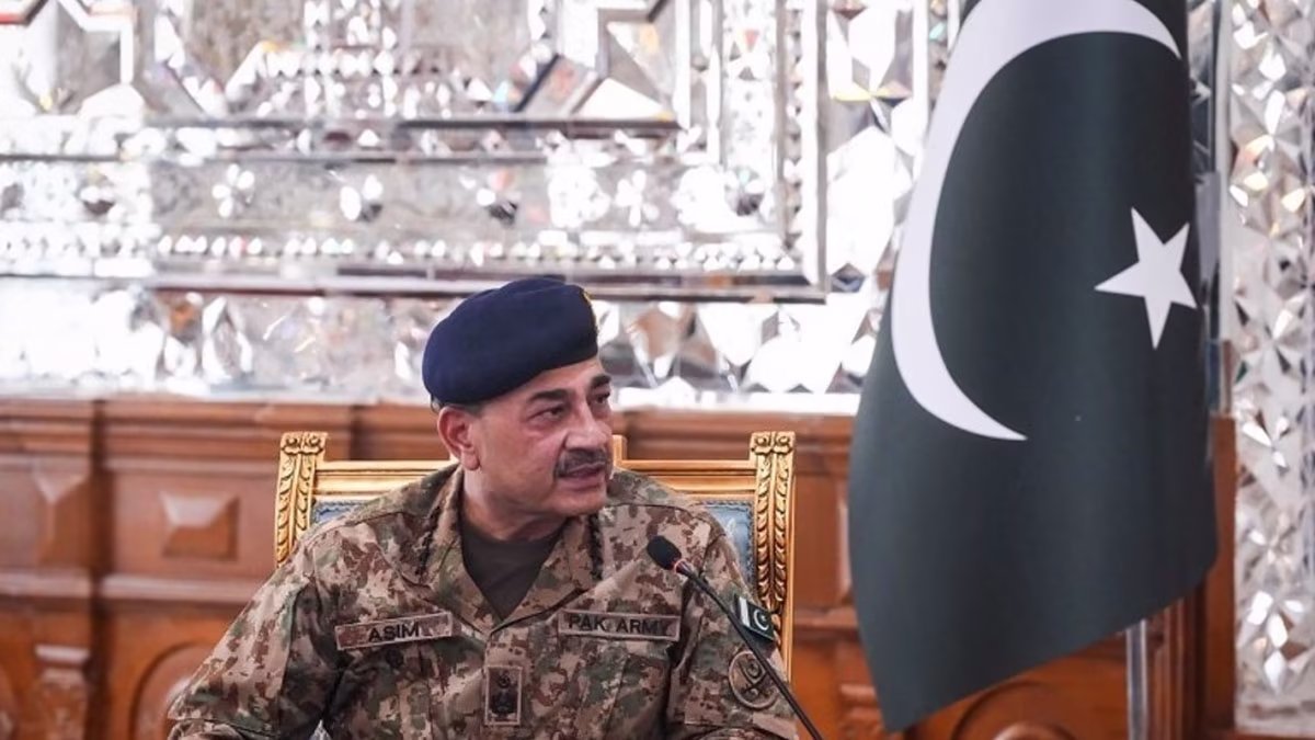 Field Marshal Asim Munir leaves for Iran as Pakistan steps up efforts for regional peace