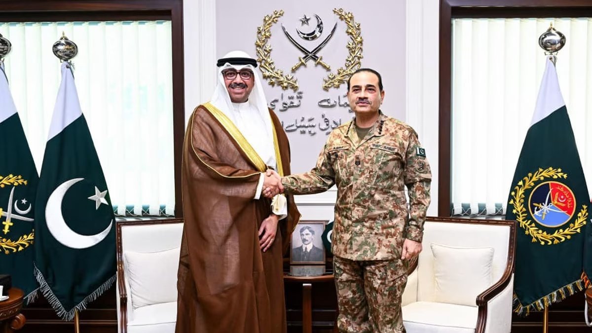 Field Marshal Asim Munir meets Kuwaiti Defence Minister at GHQ