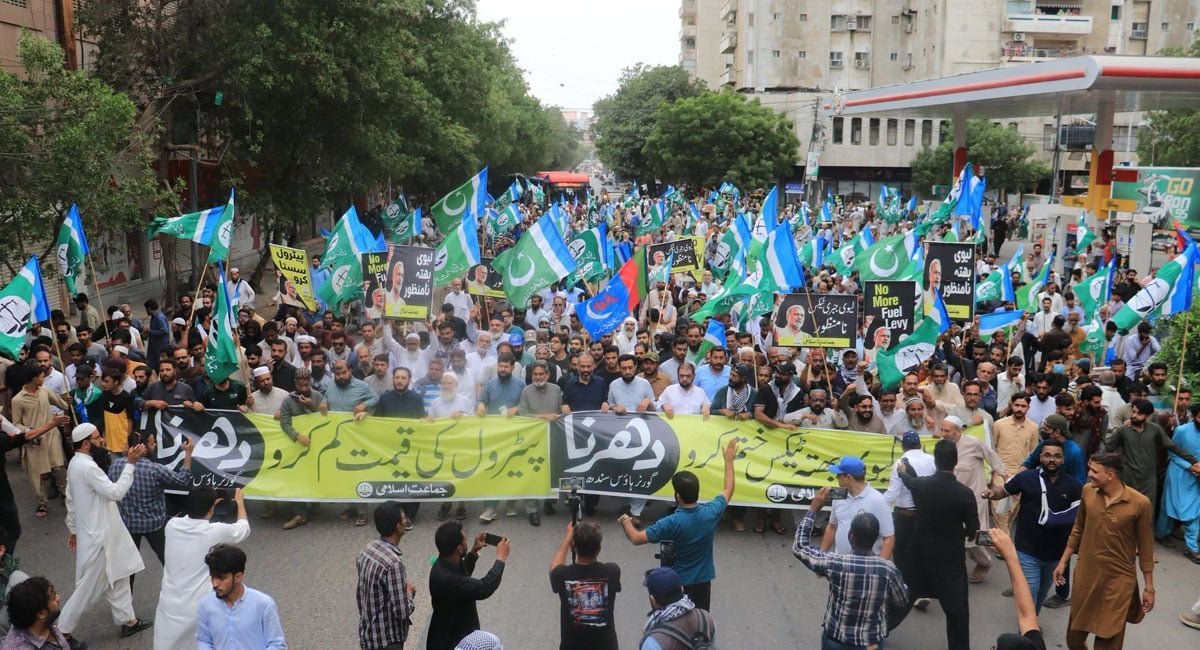 Karachi traffic police issue advisory as JI sit-in enters second day