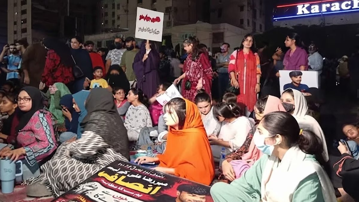 Mir Raza Ali murder protest: Case registered against protesters over Shahrah-e-Faisal blockade