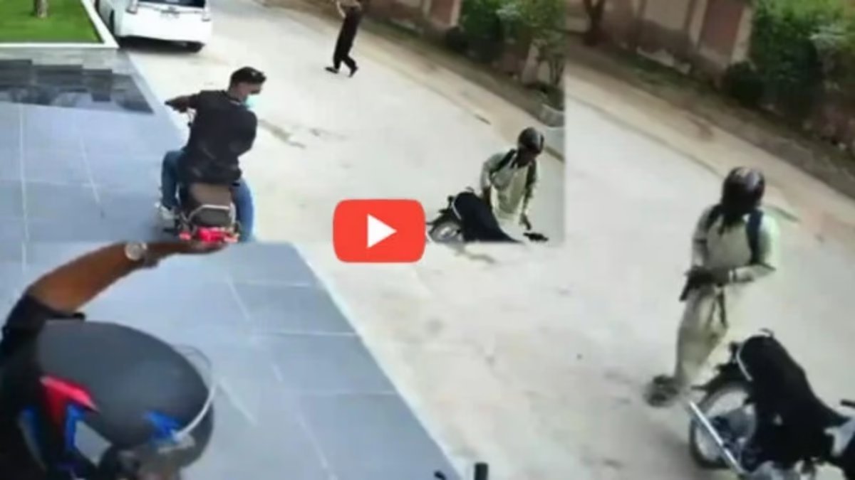 Karachi: CCTV video shows student robbed at gunpoint outside home
