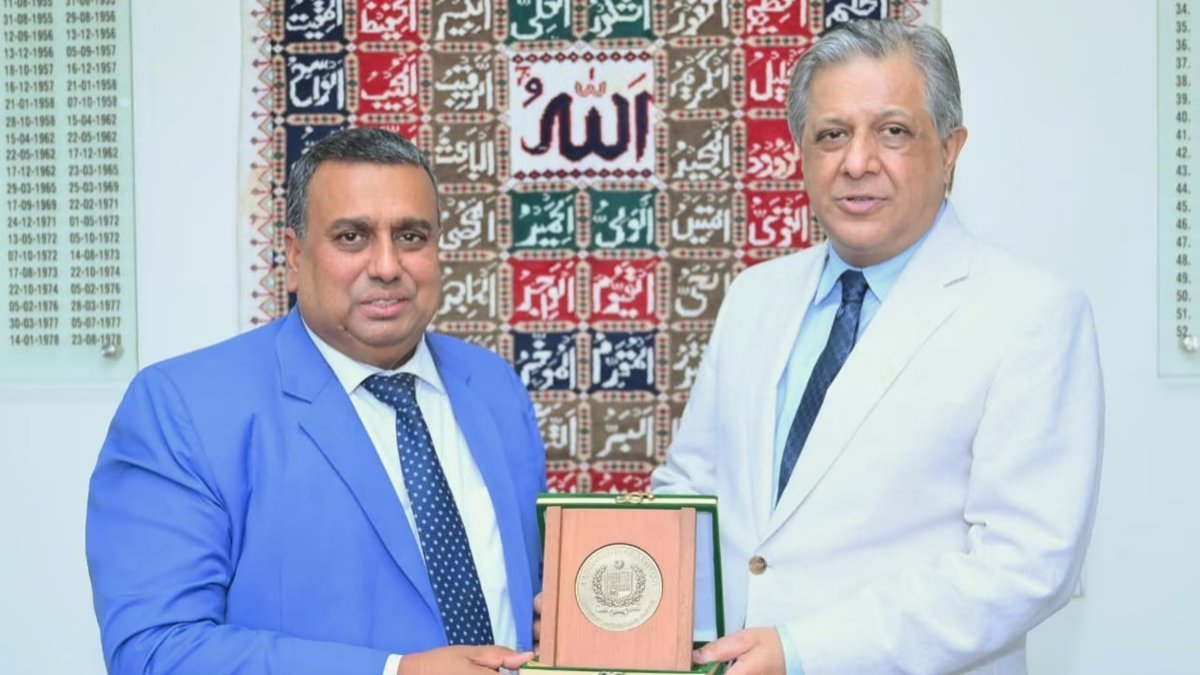 Pakistan offers Bangladesh cooperation on legal reforms and digital justice