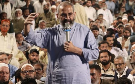 Monem Zafar slams K-Electric over up to 15 hours of load-shedding