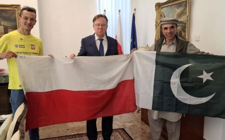 Polish cyclist completes 1,390-km tour from Islamabad to Khunjerab Pass
